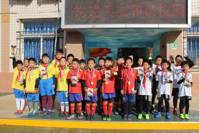 中国男篮12人大名单公布！6名年轻球员有望迎来 成年国家队首秀！